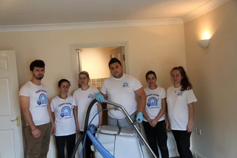 End of Tenancy Cleaning in England — Tenancy Cleaner team with carpet cleaning machine in an empty rental property